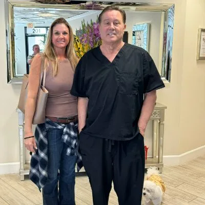 A client in a tan top with James Hooper